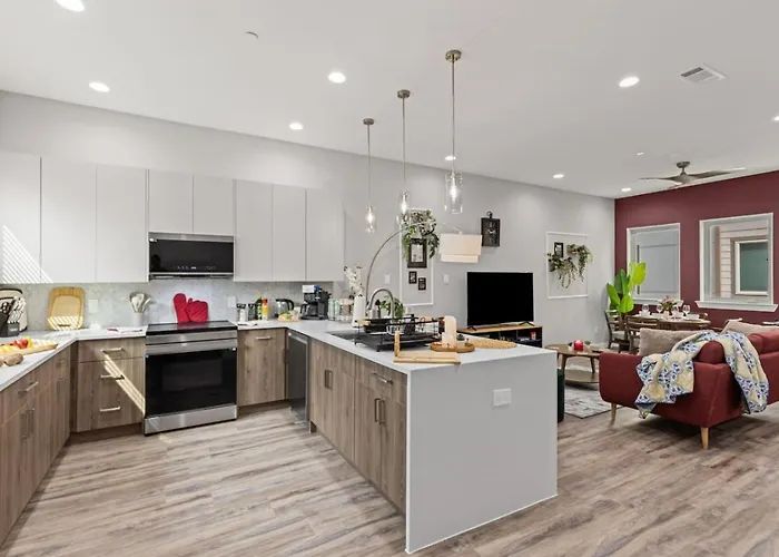 The Quartz 2bd Townhouse In The Heart Of Fw Holiday home Fort Worth