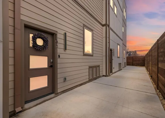 The Quartz 2bd Townhouse In The Heart Of Fw