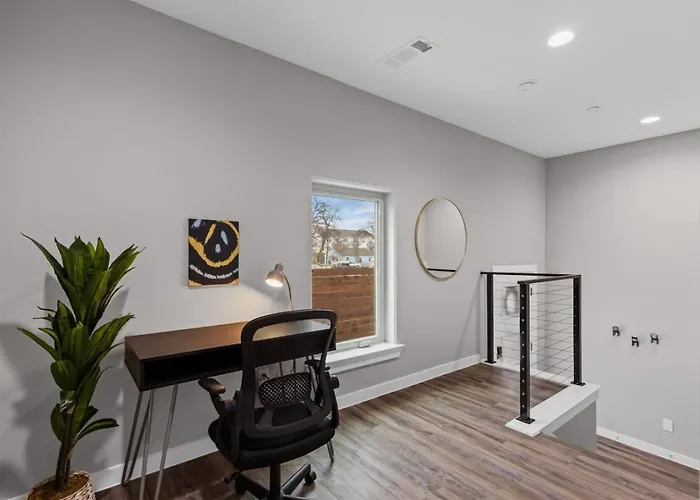 The Quartz 2bd Townhouse In The Heart Of Fw Holiday home Fort Worth